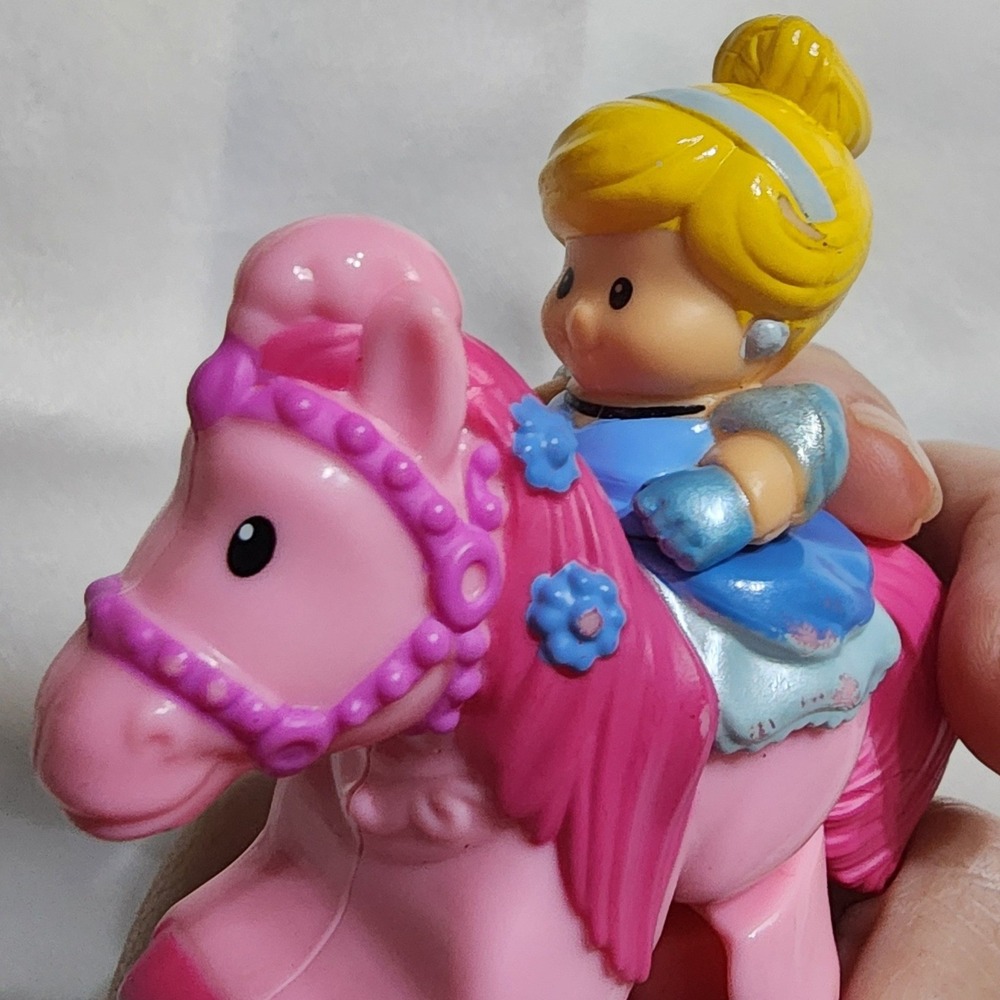 Fisher-Price Little‎ People Disney Princess Cinderella and Pink Horse Figure Set